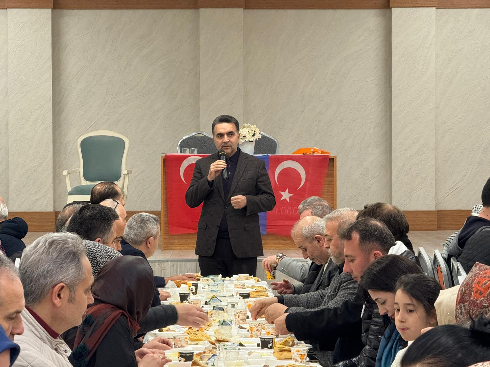 Ferahevler, Yeniköy, İstinye, Cumhuriyet, Kireçburnu, Tarabya, Derbent, Poligon ve Pınar mahalle teşkilatlarımızla sahur sofrasında bir araya geldik.